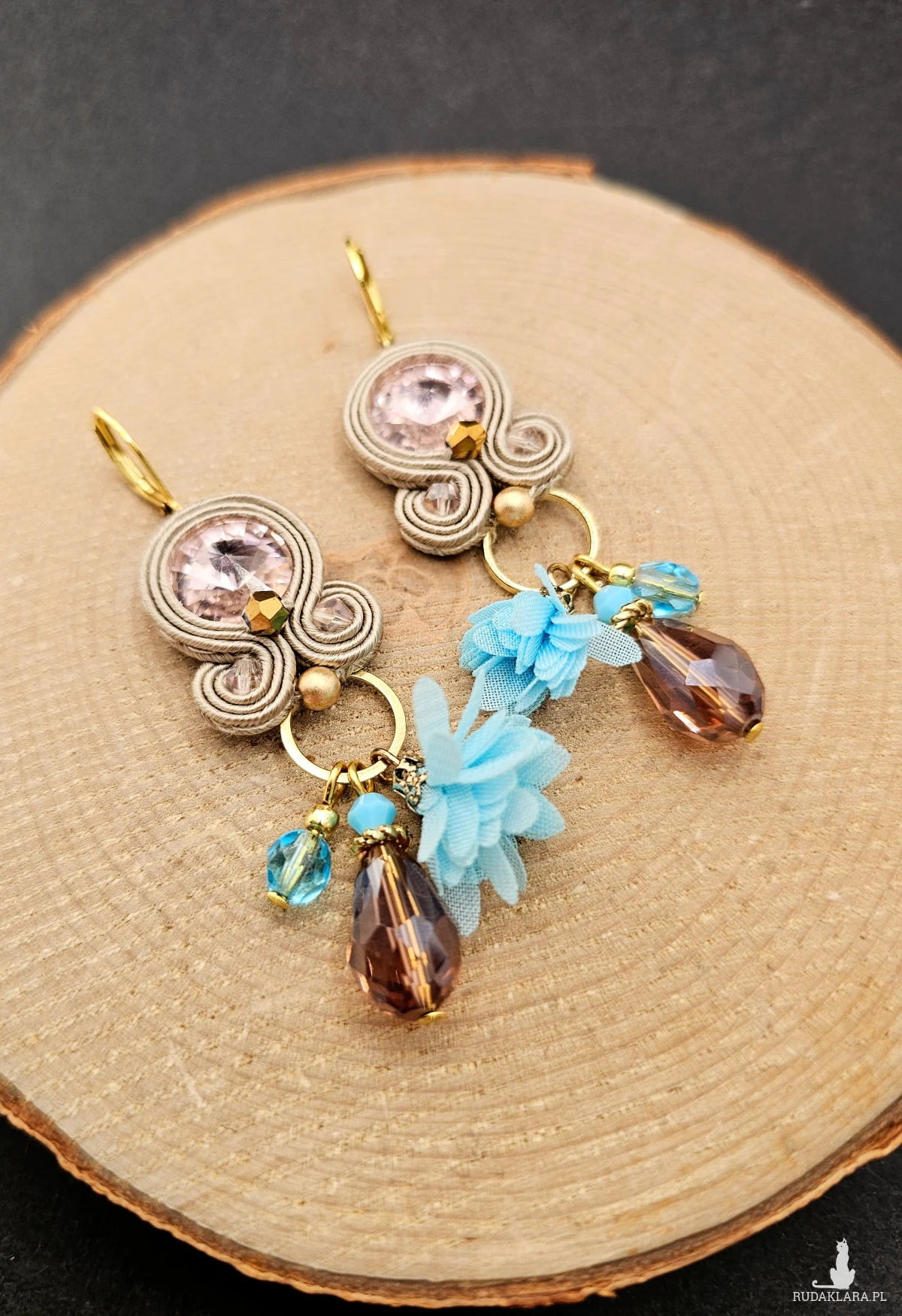 Beżowo kolorowe kolczyki sutasz z kryształkami 9